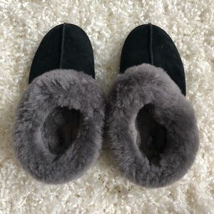 Ugg slippers women’s size 5